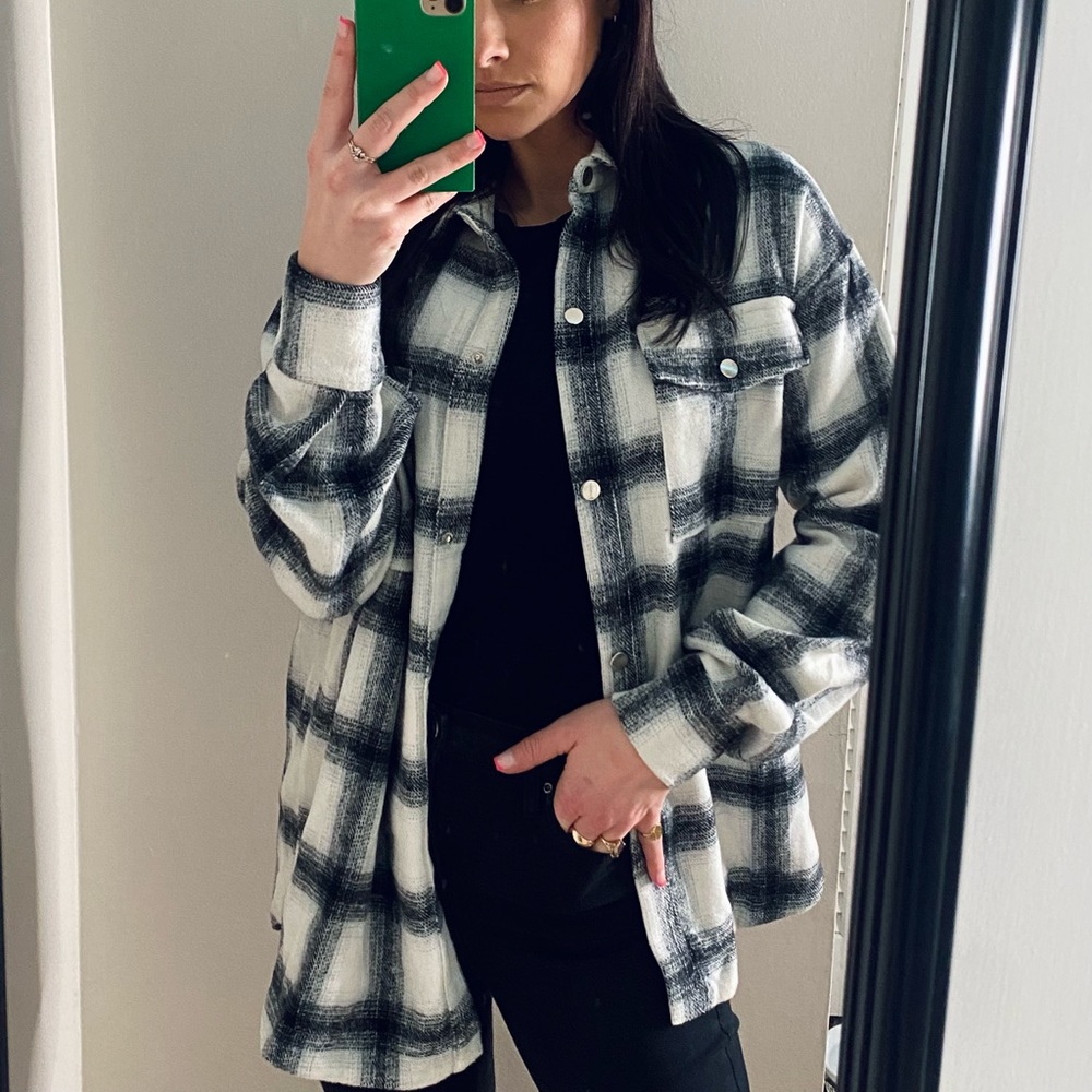 Plaid Shacket! 🤍🖤 - Picture 5 of 6